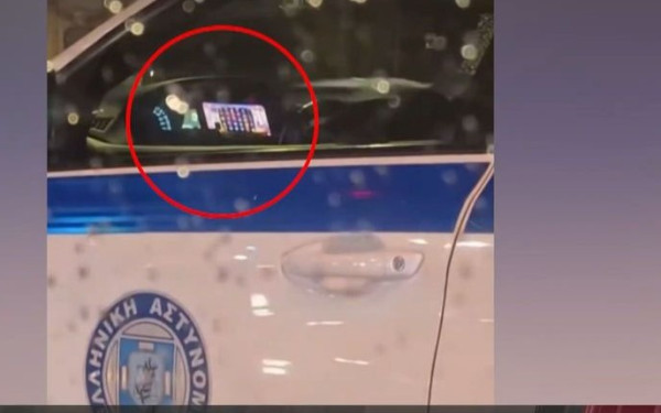 ΕΔΕ για τον αστυνομικό που έπαιζε «φρουτάκια» μέσα στο περιπολικό εν ώρα υπηρεσίας (βίντεο)