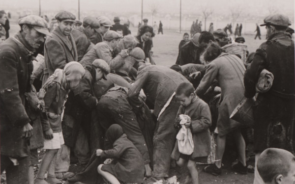 Στιγμιότυπα φρίκης και πόνου στην έκθεση «Στιγμιότυπα κατακτητών 1941-1944. Η Συλλογή Ασσαέλ», στο Εβραϊκό Μουσείο Θεσσαλονίκης
