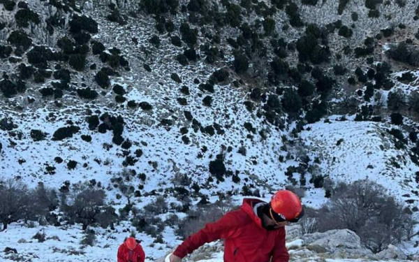 Ζαγόρι: Επιχείρηση απεγκλωβισμού τεσσάρων ατόμων από τα χιόνια