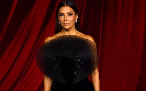 Λος Άντζελες: Η ηθοποιός Εύα Λονγκόρια προσφέρει 50.000 δολάρια στους ήρωες της πρώτης γραμμής