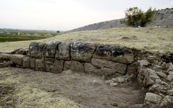 ΥΠΠΟ: Σε εξέλιξη η αποκατάσταση της ακρόπολης της Αρχαίας Πέλιννας