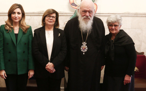 Η δασκάλα από το Ριζοκάρπασο, Ελένη Φωκά, στον Αρχιεπίσκοπο Ιερώνυμο