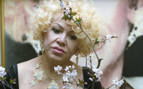 Η Λίνα Μενδώνη για το θάνατο της Καίτης Γκρέυ - «Άφησε ανεξίτηλο αποτύπωμα  στο ελληνικό λαϊκό τραγούδι»