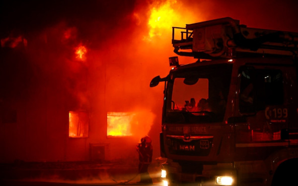 Καραμολέγκος: Συνεχίζεται απρόσκοπτα η λειτουργία του εργοστασίου - Ξεκίνησε η καταγραφή ζημιών μετά τη φωτιά