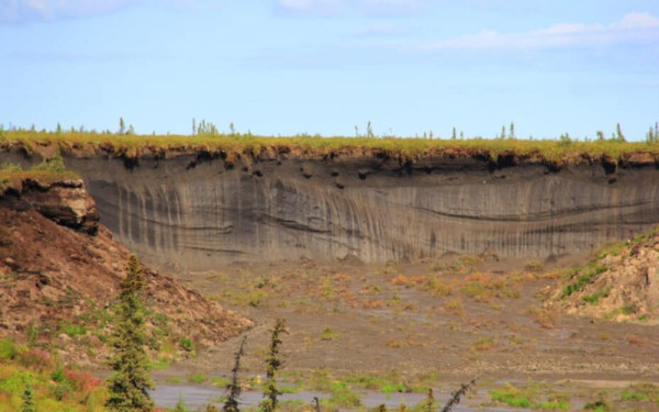 Λιώνουν οι πάγοι στην Αρκτική: Περιοχές σε Αλάσκα, Σιβηρία και Καναδά έχουν υποστεί «κλιματικό στρες»