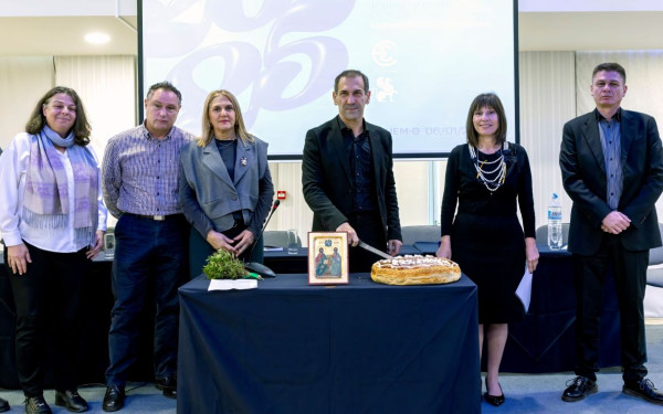 Οι δημοσιογράφοι της Μακεδονίας και της Θράκης έκοψαν τη βασιλόπιτα για το 2025 (φωτ.)