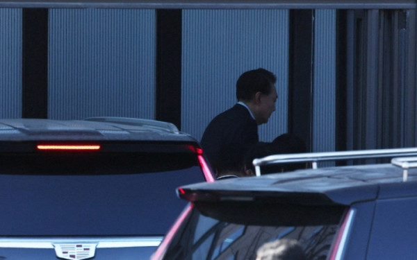 Νότια Κορέα: Οι αρχές συνέλαβαν τον έκπτωτο πρόεδρο Γιουν - Παραδόθηκε αυτοβούλως για να αποφευχθεί «αιματοχυσία» (βίντεο)