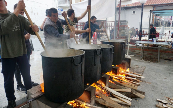 Δράμα: Το έθιμο του «κουρμπανιού» αναβιώνει στο Καλαμπάκι ανήμερα του Αγίου Αθανασίου