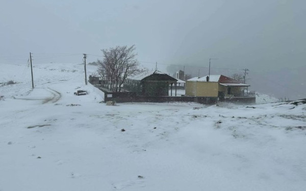 Λάρισα: Σε εξέλιξη χιονόπτωση στα ορεινά του νομού