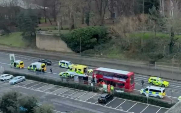 Λονδίνο: Μαχαίρωσαν μέχρι θανάτου 14χρονο σε λεωφορείο (βίντεο)