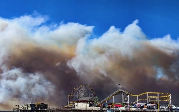 Πυρκαγιές στο Λος Άντζελες: Επιστρέφουν οι θυελλώδεις άνεμοι