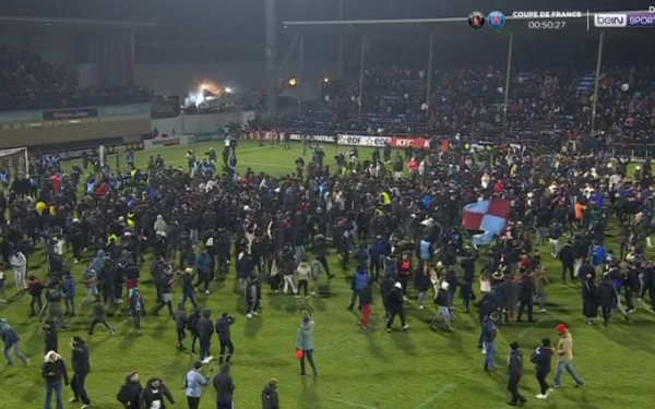 Γαλλία: Σοβαρά επεισόδια μετά τον αποκλεισμό-σοκ της Λιόν στο κύπελλο από ομάδα της 5ης κατηγορίας (βίντεο)