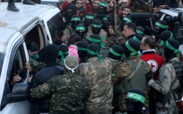 Ισραήλ: Η Χαμάς παρέδωσε δύο Ισραηλινούς ομήρους στον Ερυθρό Σταυρό στη Χαν Γιούνις (Βίντεο)