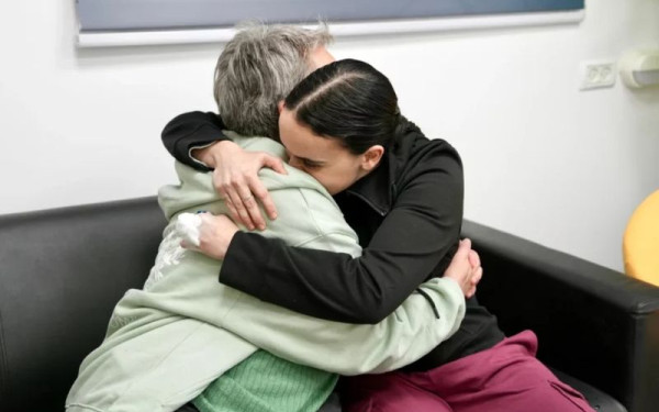 Ισραήλ: Επανενώθηκαν με τις οικογένειές τους οι τρεις όμηροι που απελευθερώθηκαν (βίντεο, φωτ.)