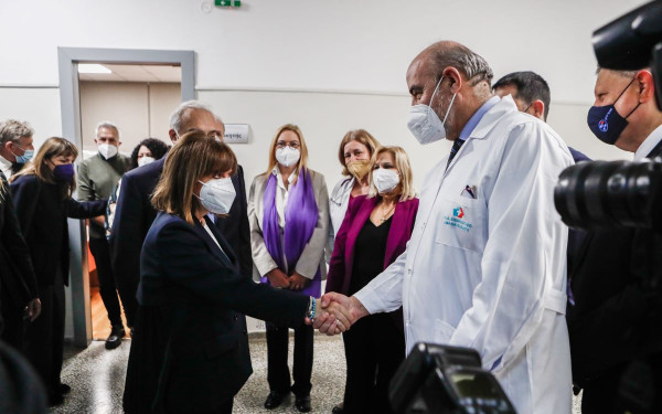 Η Κατερίνα Σακελλαροπούλου επισκέφθηκε το Σισμανόγλειο Νοσοκομείο