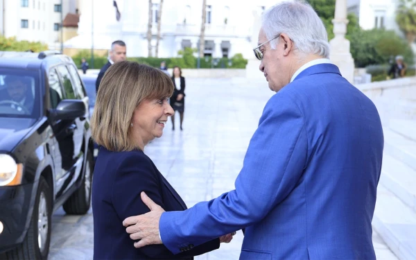 Σακελλαροπούλου και Τασούλας έφαγαν μαζί στο Παγκράτι Σακελλαροπούλου και Τασούλας έφαγαν μαζί στο Παγκράτι