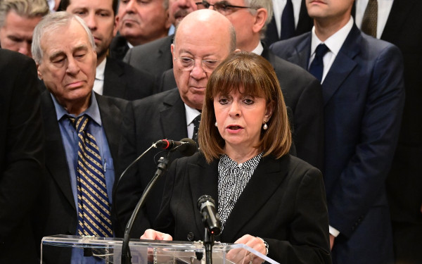 K. Σακελλαροπούλου για Κ. Σημίτη: «Αποχαιρετάμε σήμερα με θλίψη και τιμή μια μεγάλη προσωπικότητα της σύγχρονης ιστορίας μας»