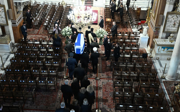 Κώστας Σημίτης: Στις 12:00 η κηδεία του πρώην πρωθυπουργού - Οι πρώτες εικόνες (βίντεο, φωτ.) Κώστας Σημίτης: Στις 12:00 η κηδεία του πρώην πρωθυπουργού - Οι πρώτες εικόνες (βίντεο, φωτ.)