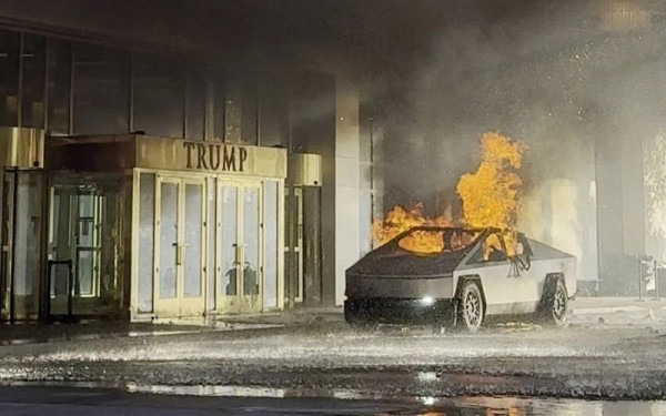 ΗΠΑ: Έκρηξη παγιδευμένου Tesla Cybertruck έξω από το Trump Hotel στο Λας Βέγκας - Ένας νεκρός και επτά ελαφρά τραυματίες (βίντεο)