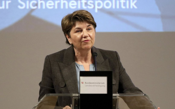 Παραιτήθηκε η υπουργός Άμυνας της Ελβετίας, Βιόλα Άμχερντ