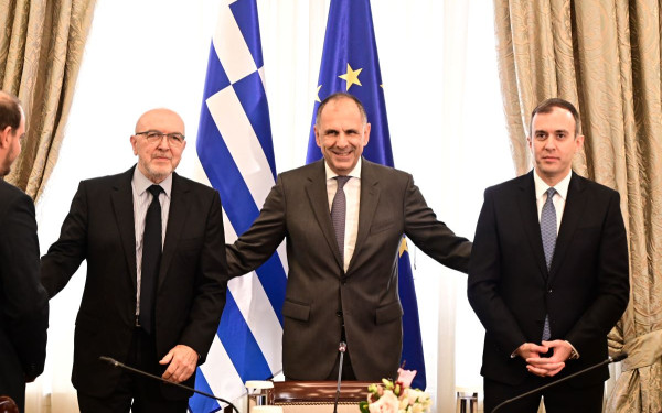 Αλλαγή σκυτάλης στο ΥΠΕΞ μεταξύ Κ. Φραγκογιάννη και Τ. Χατζηβασιλείου