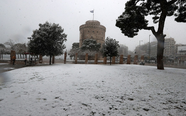 Χιόνια μέχρι το Θερμαϊκό βλέπει ο Γ. Τσατραφύλλιας: «Φορτίστε κινητά για φωτογραφίες»