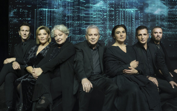 2025. Έτος Μίκη Θεοδωράκη - «Όμορφη Πόλη»: Η παράσταση-θρύλος, έρχεται στην Θεσσαλονίκη