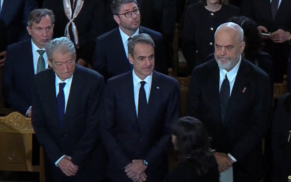 Αλβανία: Μπερίσα - Μητσοτάκης - Ράμα δίπλα δίπλα στην κηδεία του Αναστάσιου - Ολοκληρώθηκε η ταφή