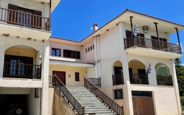 Έφοδος των Εσωτερικών Υποθέσεων στο Δασαρχείο Χαλκιδικής - Κάνουν «φύλλο και φτερό» φακέλους