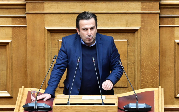 Στέφανος Παραστατίδης στη «ΜτΚ»: Στρατηγική επιλογή του ΠΑΣΟΚ είναι η πολιτική σύγκρουση με τη ΝΔ