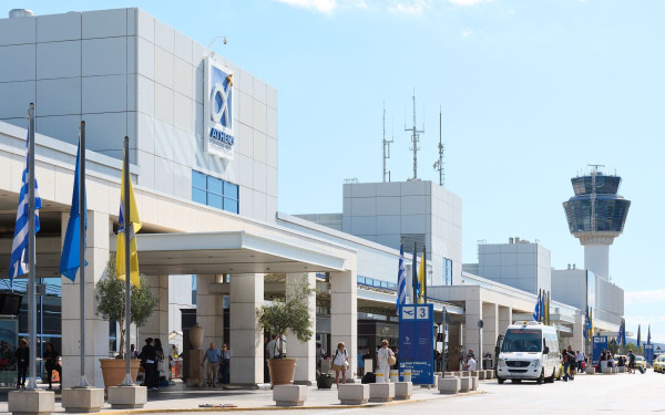 Αθήνα: Συνελήφθη γυναίκα στο αεροδρόμιο «Ελ. Βενιζέλος» με πάνω από 26 κιλά ακατέργαστης κάνναβης