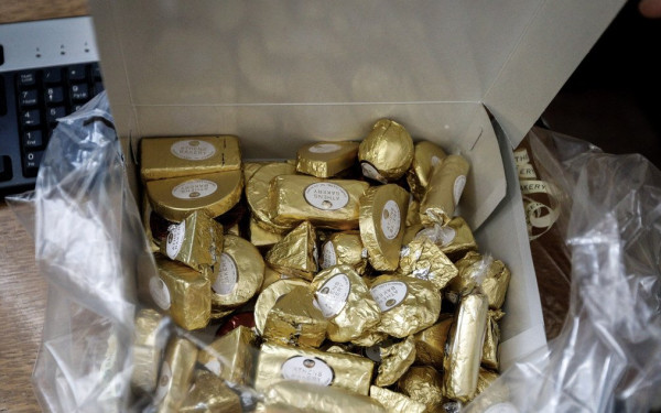 Λάρισα: Είχε αδυναμία στα γλυκά και έκλεψε... 70 κιλά τυλιχτά από ζαχαροπλαστείο