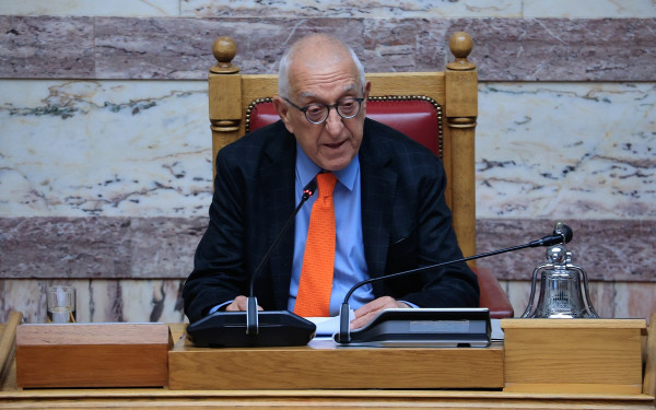 Συμβολική κίνηση από τη Βουλή: Πρoσλαμβάνει μέλος υπερπολύτεκνης οικογένειας με 12 παιδιά