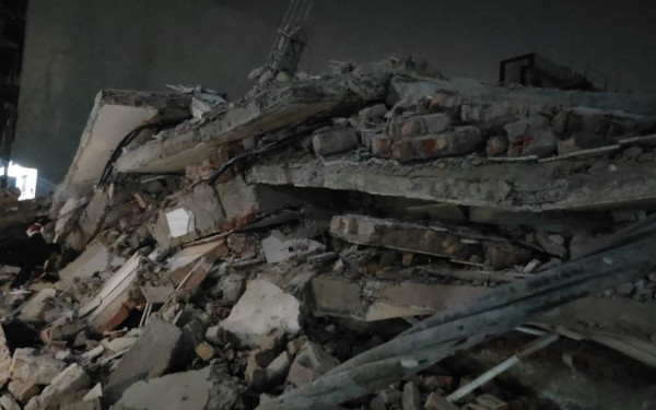 Κατέρρευσε κτίριο στο Νέο Δελχί - Φόβοι για 15 εγκλωβισμένους