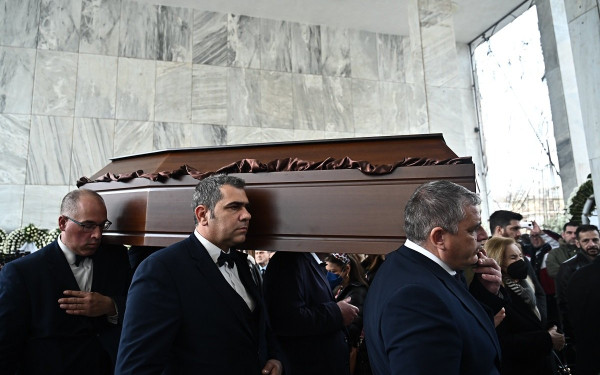 Το τελευταίο χειροκρότημα στον Ιάσονα Τριανταφυλλίδη - Συντετριμμένη η μητέρα του