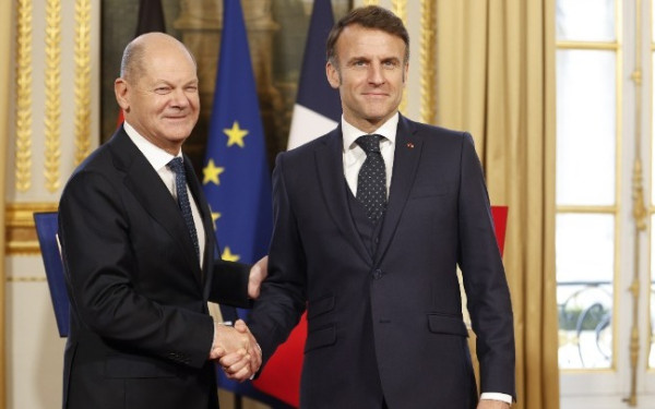 Συνάντηση Μακρόν - Σολτς: Μία Ευρώπη ισχυρή και κυρίαρχη απέναντι στην Αμερική του Τραμπ