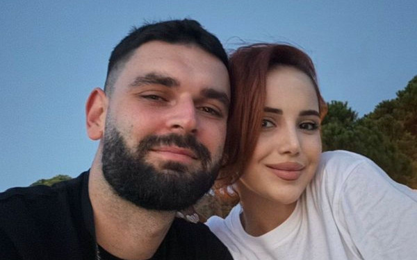 Θεσσαλονίκη: Δύο νέοι οργανώνουν προτάσεις γάμου σε χιόνια, λεωφορεία, μετρό και... υποβρύχια (βίντεο, φωτ.)