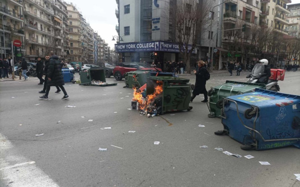 Θεσσαλονίκη: Δεκαέξι προσαγωγές μετά τη μεγάλη πορεία για τα θύματα των Τεμπών (βίντεο, φωτ.)