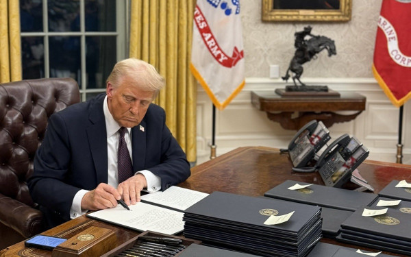 Εμπορική συμφωνία με την Ινδία προανήγγειλε ο Τραμπ: Η Ινδία σταματά τις αγορές ρωσικού πετρελαίου