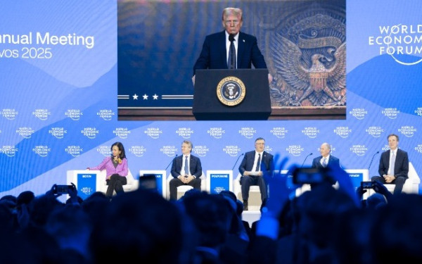 Ευθεία προειδοποίηση Τραμπ: Ελάτε «στην Αμερική να παράγετε» τα προϊόντα σας, αλλιώς «θα πρέπει να πληρώσετε δασμούς»