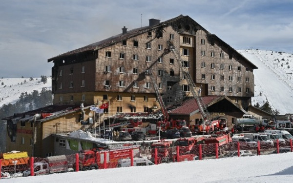 Εθνικό πένθος στην Τουρκία για τα θύματα της πυρκαγιάς σε ξενοδοχείο χιονοδρομικού κέντρου