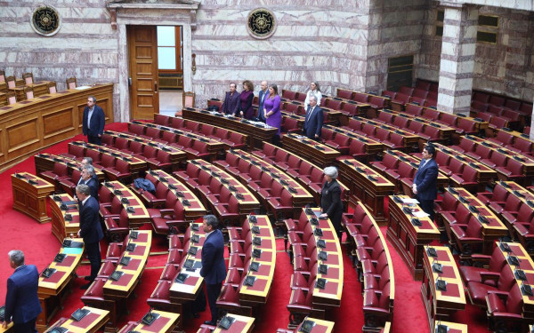 Βουλή: Ενός λεπτού σιγή στη μνήμη των Ελλήνων Εβραίων μαρτύρων του Ολοκαυτώματος