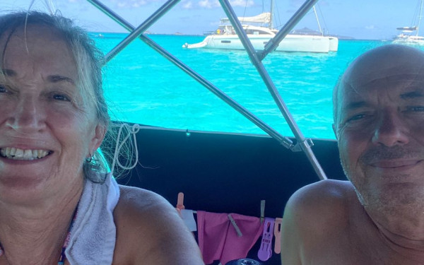 Ζευγάρι από τη Θεσσαλονίκη άνοιξε πανιά στον Θερμαϊκό και διέσχισε τον Ατλαντικό ωκεανό (φωτ.)