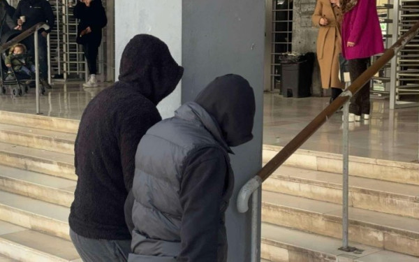 Θεσσαλονίκη: Στον ανακριτή ο 16χρονος που μαχαίρωσε τον αδερφό του  (βίντεο)