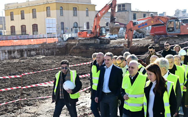 Στο εργοτάξιο του νέου Μουσείου Ενάλιων Αρχαιοτήτων Πειραιά ο Κυριάκος Μητσοτάκης