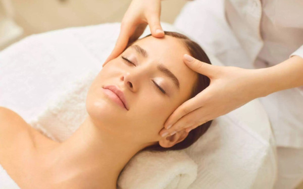 Beauty Salon by Πετροχείλου: Μία ολοκληρωμένη εμπειρία ομορφιάς