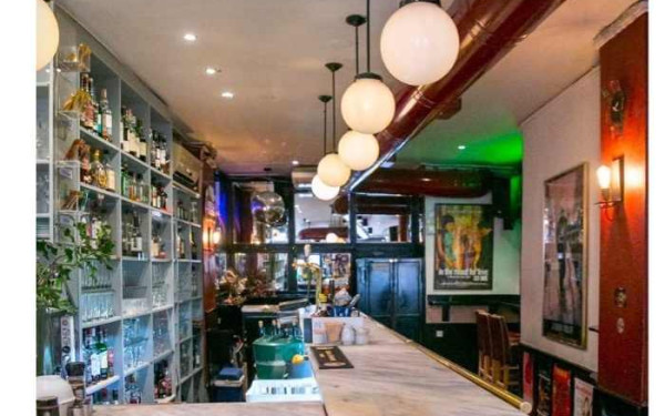 Καφέ - μπαρ της Θεσσαλονίκης μετατρέπονται σε μουσικές ή θεατρικές σκηνές, χώρους εκθέσεων και εκδηλώσεων