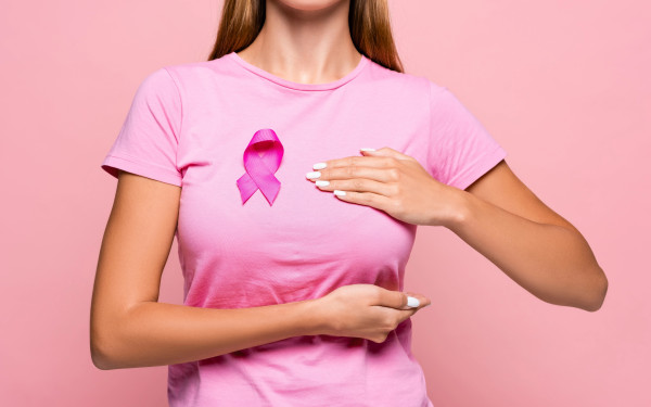 Καρκίνος του μαστού: Ποια είναι τα πρώιμα σημάδια που δεν πρέπει να αγνοήσετε