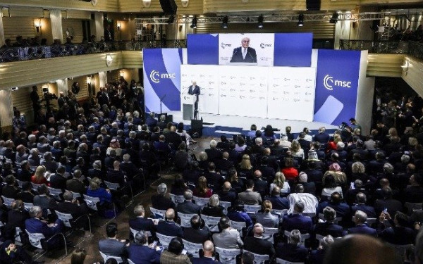 Διάσκεψη του Μονάχου: To AfD πανηγυρίζει για την ομιλία Βανς - «Πάγωσαν» τα άλλα κόμματα