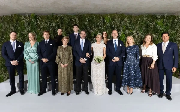 Γάμος Ντε Γκρες - Βαρδινογιάννη: Οι πρώτες εικόνες μέσα από την εκκλησία